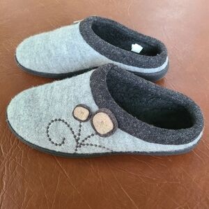 Acorn Gray‎ and Black Slippers with Floral Accent